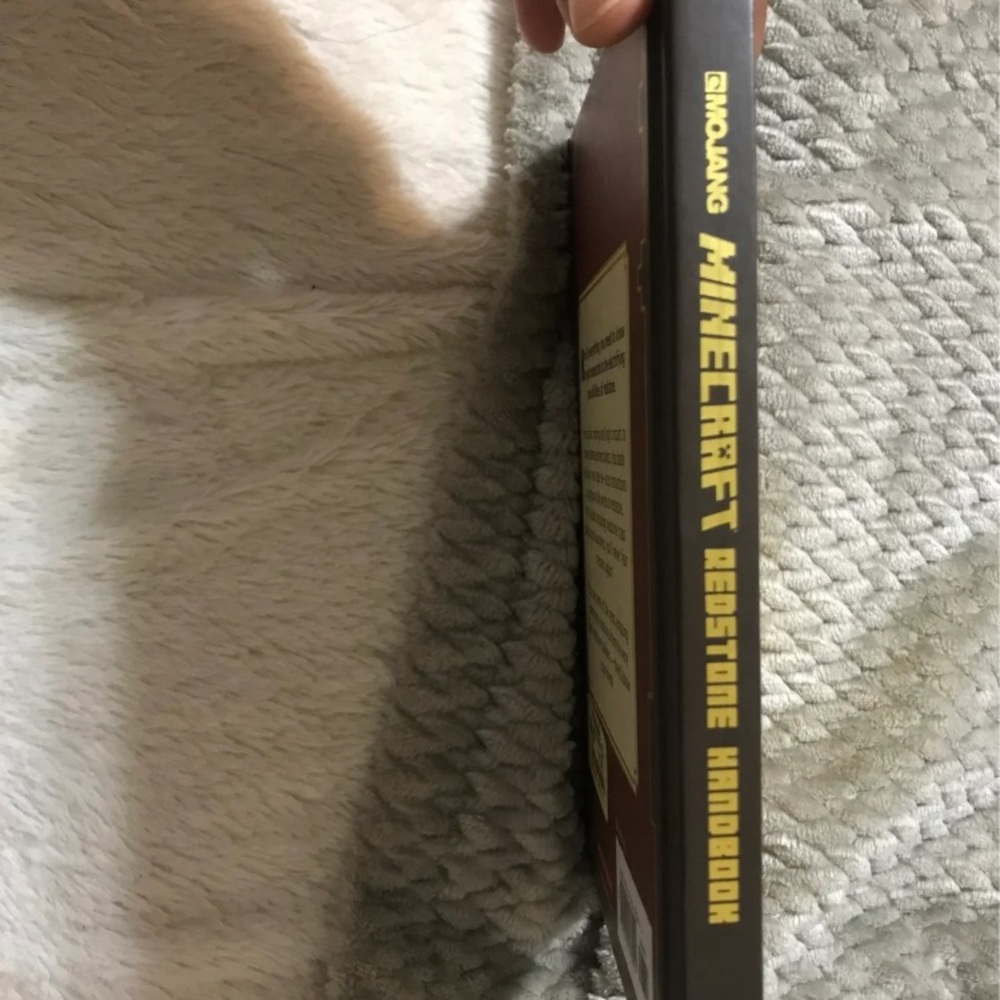 Minecraft Essential Handbook - Picture 7 of 7